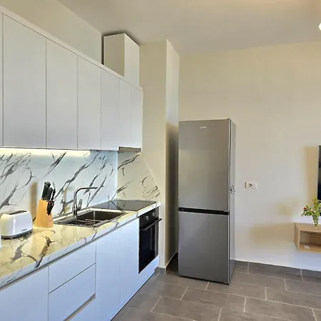 Convenience-focused Getaway In Durr S * Durres