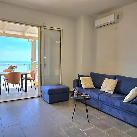 Apartment Convenience-focused Getaway In Durr S Durres
